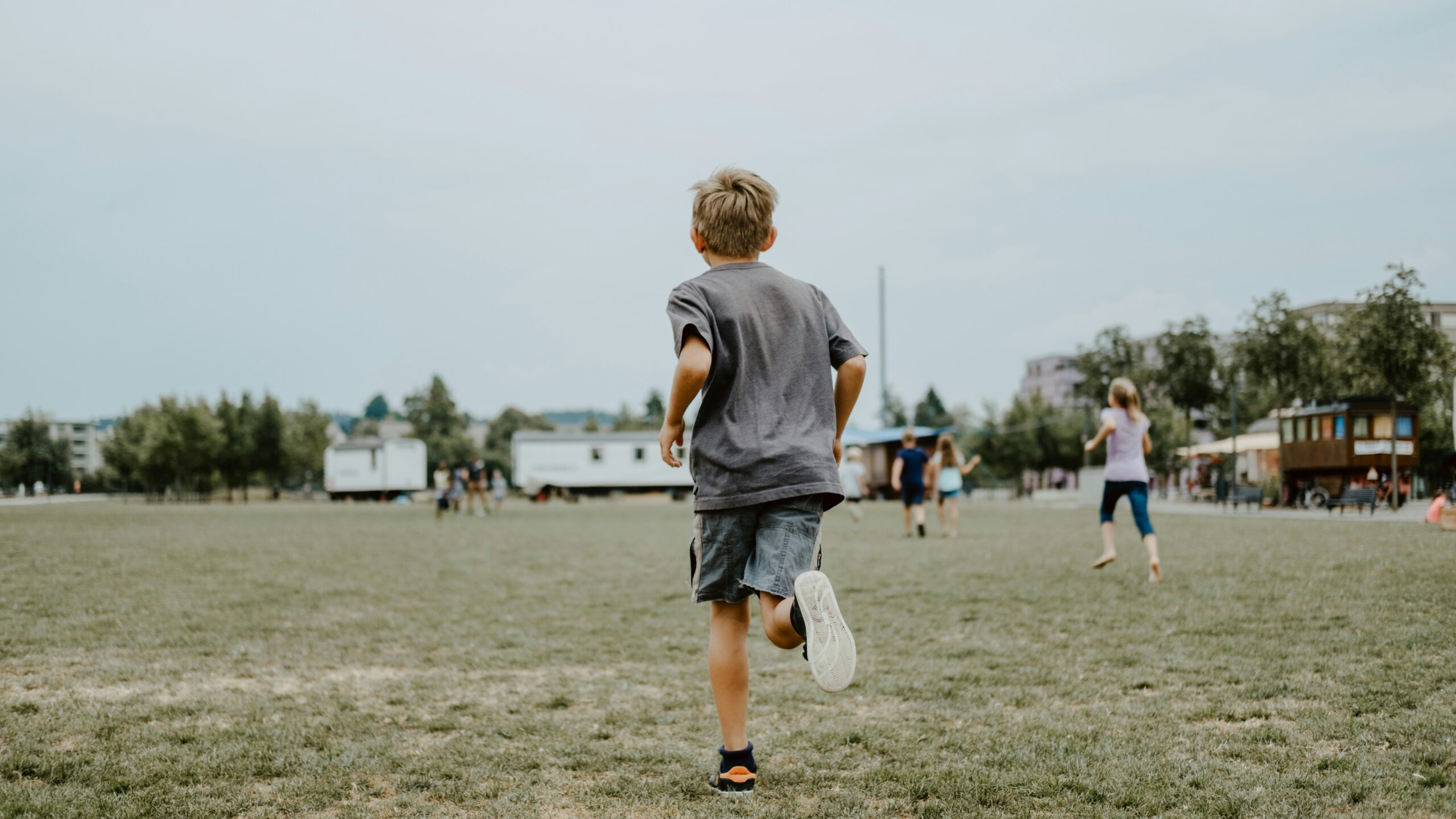 Fun Fit Fam: Exercising with Little Kids Made Easy!